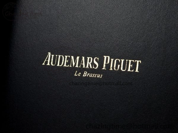 AUDEMARS PIGUET NEW GREEN WOODEN WATCH BOX AND PAPERS IMPORTANT NOTE