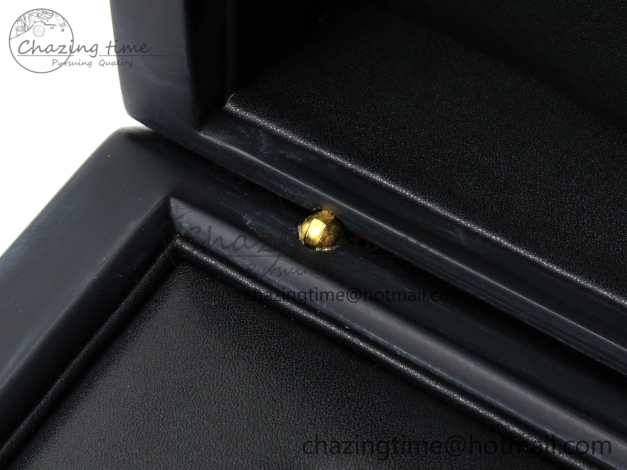 AUDEMARS PIGUET NEW GREEN WOODEN WATCH BOX AND PAPERS IMPORTANT NOTE
