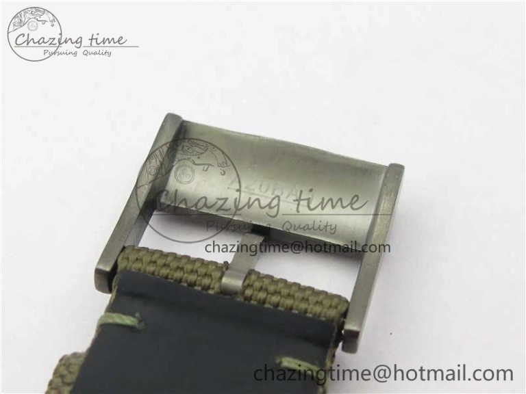 Avenger Bandit Titanium DLC B50 Best Edition Gray Carbon Dial on Green Nylon Strap A7750
