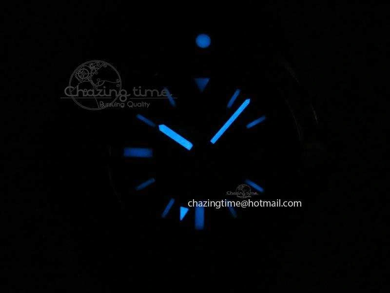 Avenger II GMT SS Cream Dial On Rubber Strap A2836