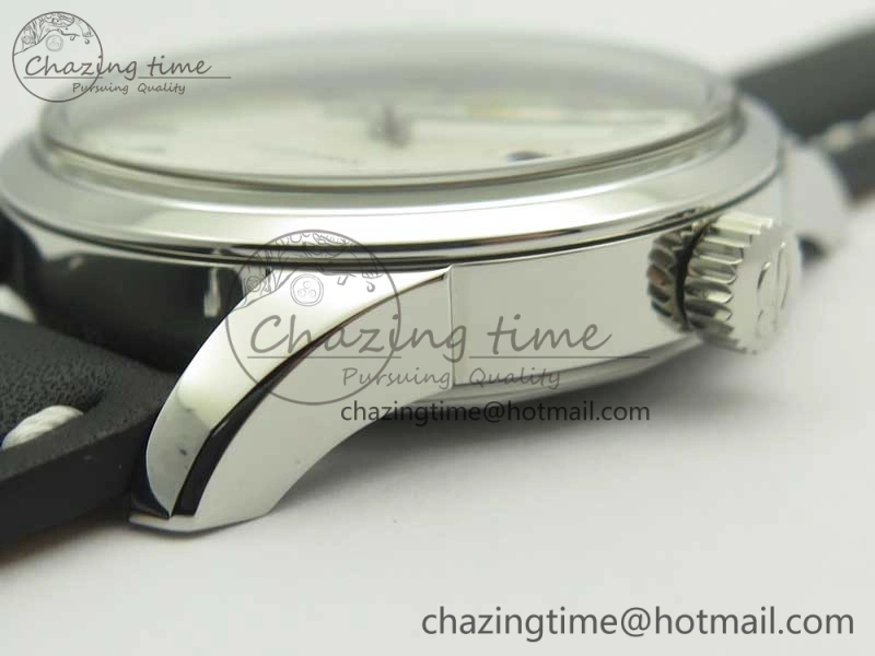 Breitling Transocean Day & Date SS V7F 1:1 Best Edition Silver Dial on Black Leather Strap A2836