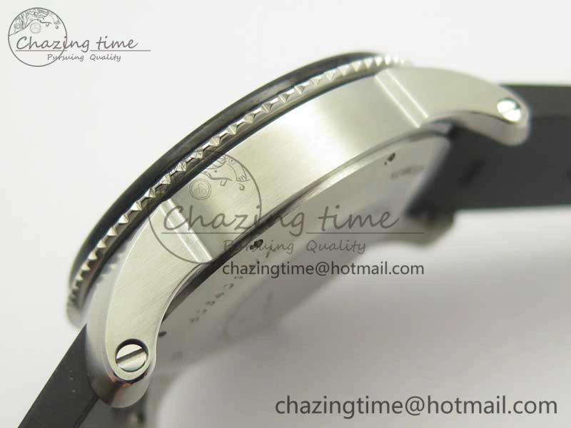 Calibre De Cartier Diver Black JF 1:1 Best Edition White Dial On Black Rubber Strap A23J