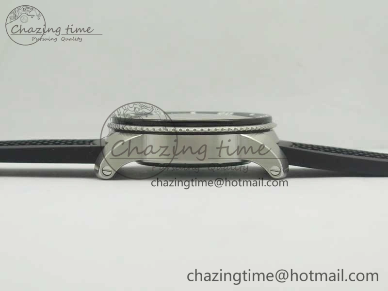 Calibre De Cartier Diver Black JF 1:1 Best Edition White Dial On Black Rubber Strap A23J