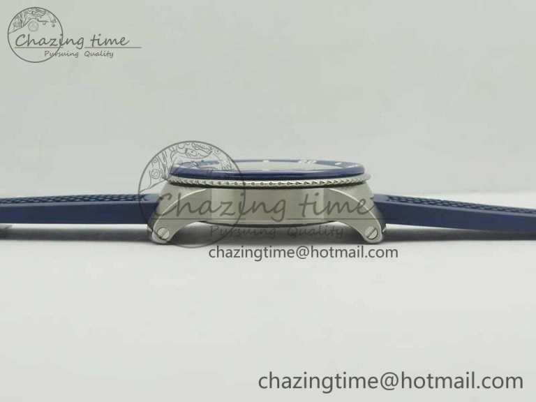 Calibre De Cartier Diver Blue JF 1:1 Best Edition White Dial On Blue Rubber Strap A23J