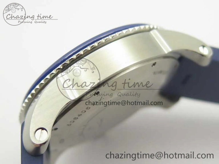 Calibre De Cartier Diver Blue JF 1:1 Best Edition White Dial On Blue Rubber Strap A23J