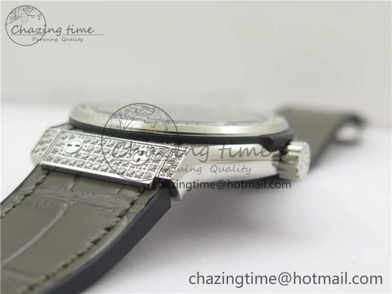 Classic Fusion 42mm SS Paved Diamonds Case Bezel B50F Gray Dial On Gummy Strap A2892