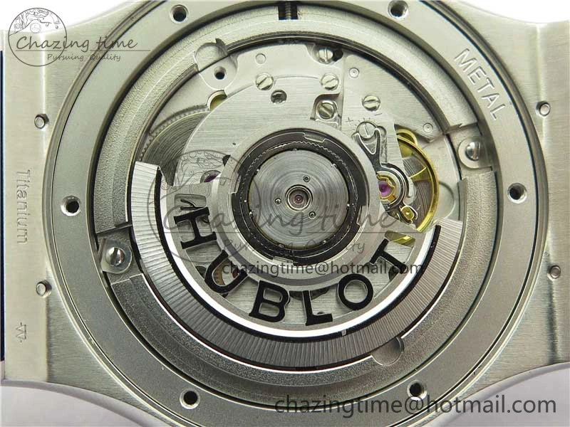 Classic Fusion 42mm SS WWF 1:1 Best Edition Gray Dial On Gummy Strap Asian HB1112