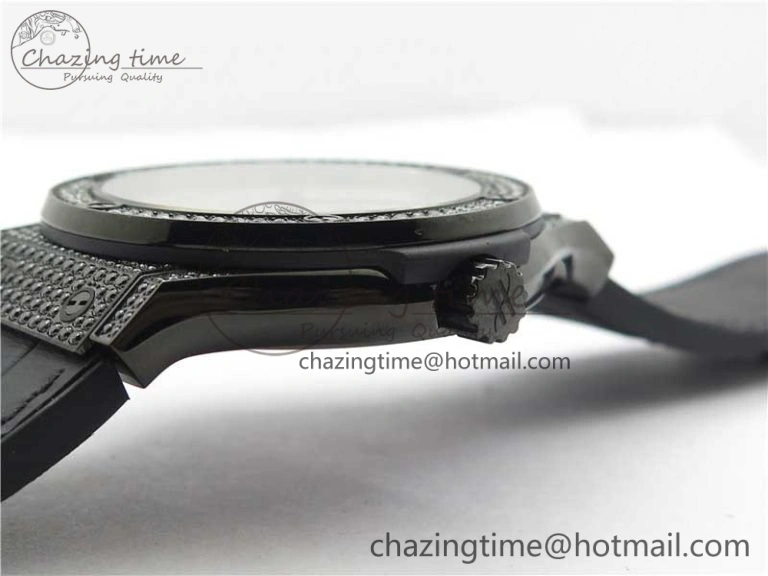 Classic Fusion Automatic  DLC Diamonds Case WWF Best Edition Diamonds Skull Dial on Black Gummy Strap HB1112