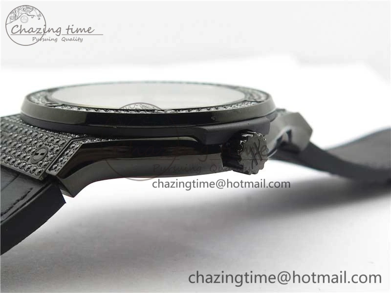 Classic Fusion Automatic  DLC Diamonds Case WWF Best Edition Diamonds Skull Dial on Black Gummy Strap HB1112