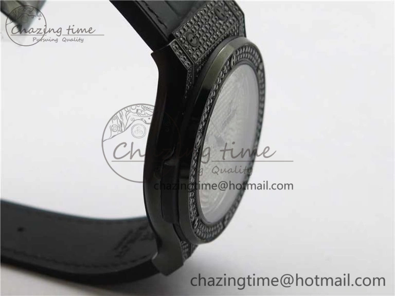 Classic Fusion Automatic  DLC Diamonds Case WWF Best Edition Diamonds Skull Dial on Black Gummy Strap HB1112