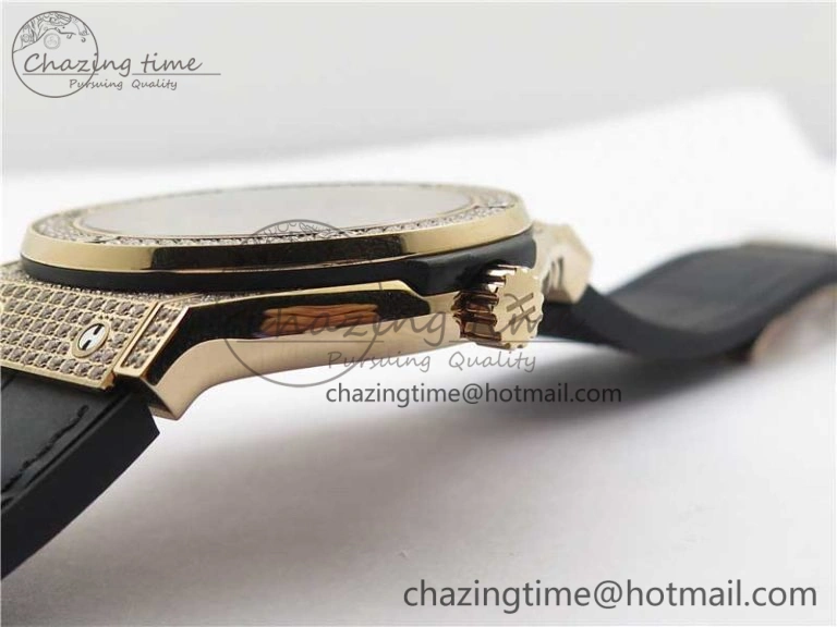 Classic Fusion Automatic  RG Diamonds Case WWF Best Edition Diamonds Paved Dial on Black Gummy Strap HB1112