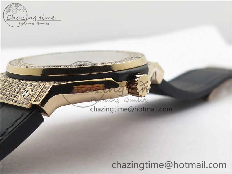 Classic Fusion Automatic  RG Diamonds Case WWF Best Edition Diamonds Paved Dial on Black Gummy Strap HB1112