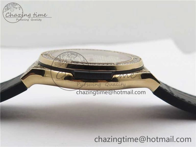 Classic Fusion Automatic  RG Diamonds Case WWF Best Edition Diamonds Paved Dial on Black Gummy Strap HB1112