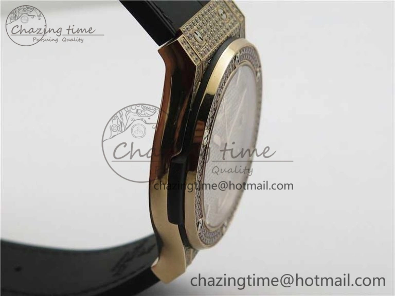 Classic Fusion Automatic  RG Diamonds Case WWF Best Edition Diamonds Paved Dial on Black Gummy Strap HB1112