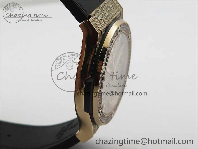 Classic Fusion Automatic  RG Diamonds Case WWF Best Edition Diamonds Paved Dial on Black Gummy Strap HB1112
