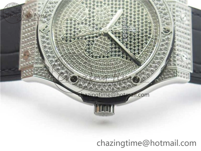 Classic Fusion Automatic SS WWF Best Edition Diamonds Case Diamonds Skull Dial on Black Leather Strap HB1112