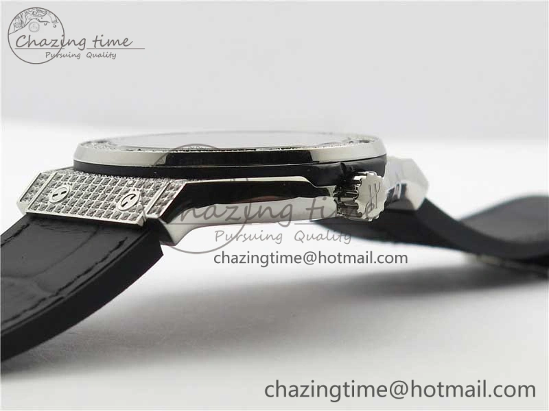 Classic Fusion Automatic SS WWF Best Edition Diamonds Case Diamonds Skull Dial on Black Leather Strap HB1112