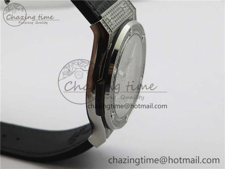 Classic Fusion Automatic SS WWF Best Edition Diamonds Case Diamonds Skull Dial on Black Leather Strap HB1112