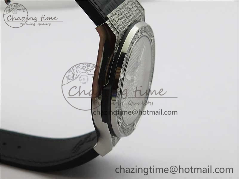 Classic Fusion Automatic SS WWF Best Edition Diamonds Case Diamonds Skull Dial on Black Leather Strap HB1112