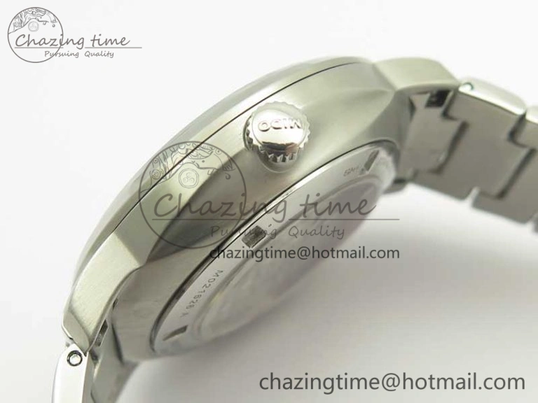 Commander Big Date SS OXF Gray Dial on SS Bracelet A2824