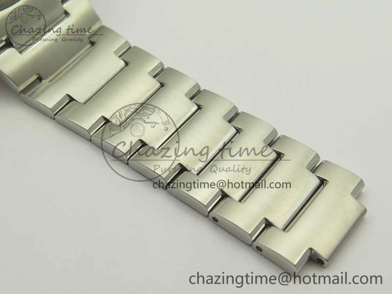 Commander Big Date SS OXF Gray Dial on SS Bracelet A2824