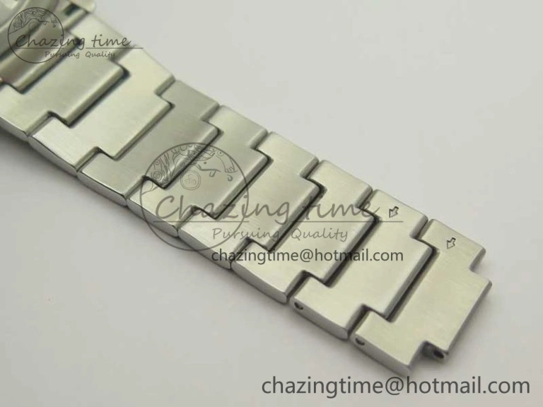 Commander Big Date SS OXF Gray Dial on SS Bracelet A2824