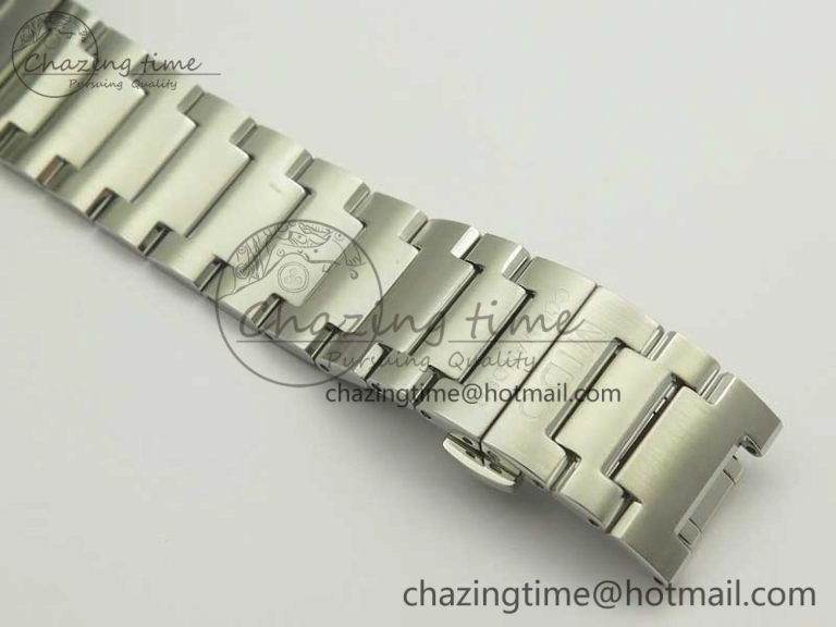 Commander Big Date SS OXF Gray Dial on SS Bracelet A2824