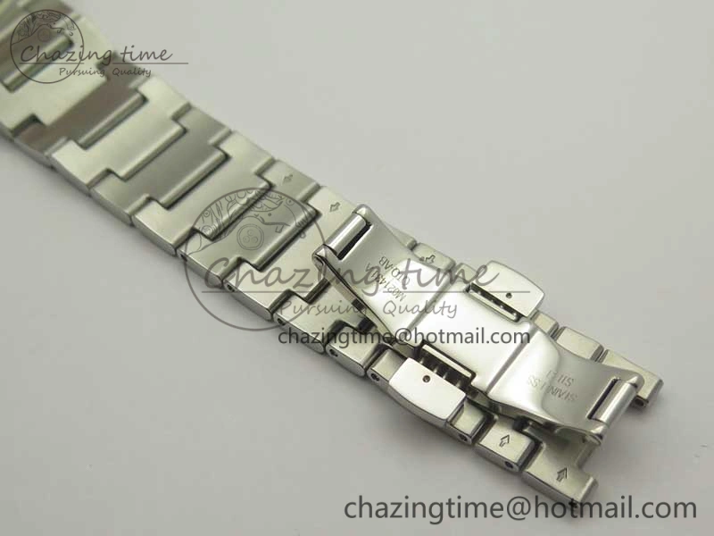 Commander Big Date SS OXF Gray Dial on SS Bracelet A2824