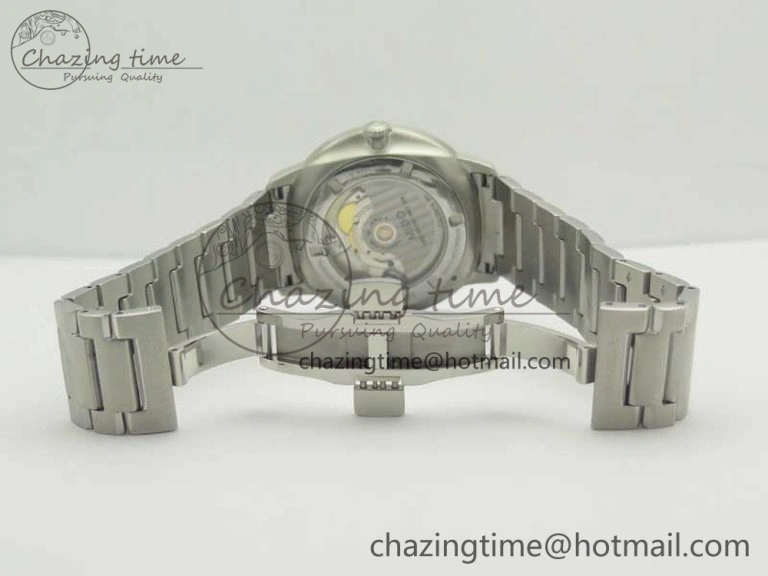 Commander Big Date SS OXF Gray Dial on SS Bracelet A2824