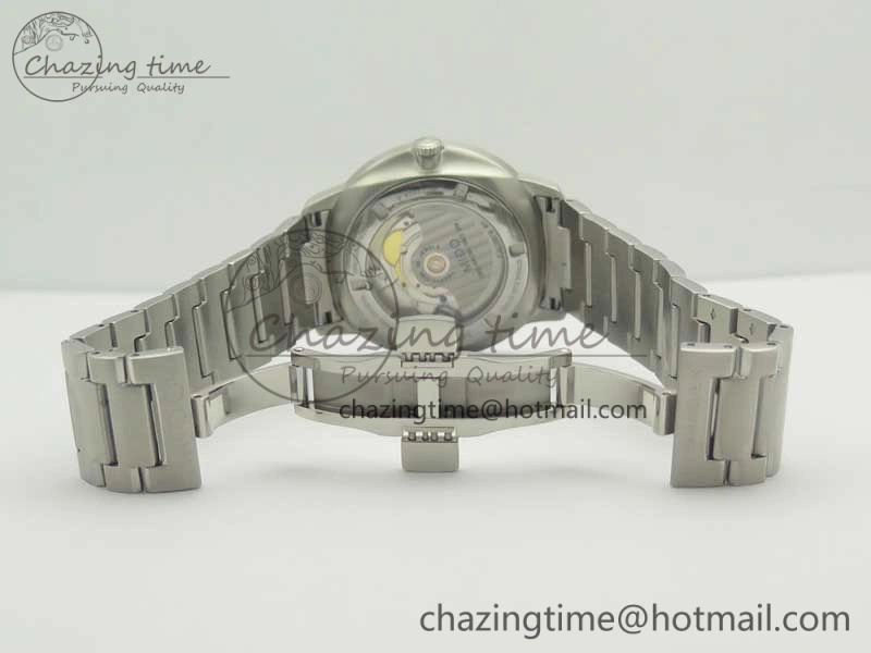 Commander Big Date SS OXF Gray Dial on SS Bracelet A2824