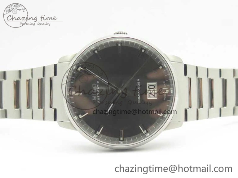 Commander Big Date SS OXF Gray Dial on SS Bracelet A2824