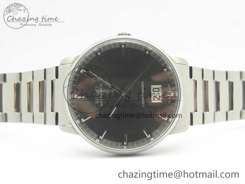 Commander Big Date SS OXF Gray Dial on SS Bracelet A2824