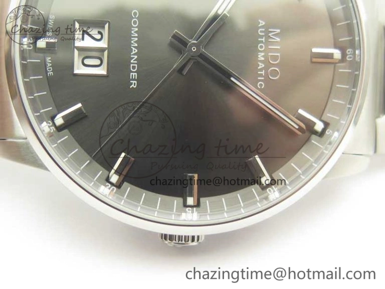Commander Big Date SS OXF Gray Dial on SS Bracelet A2824