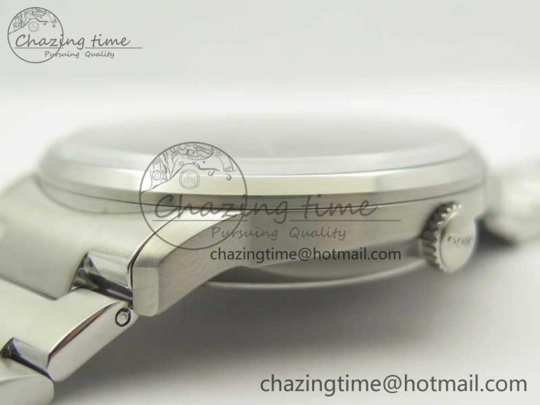 Commander Big Date SS OXF Gray Dial on SS Bracelet A2824