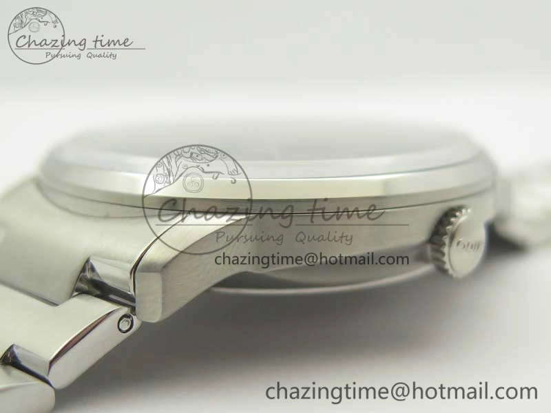 Commander Big Date SS OXF Gray Dial on SS Bracelet A2824