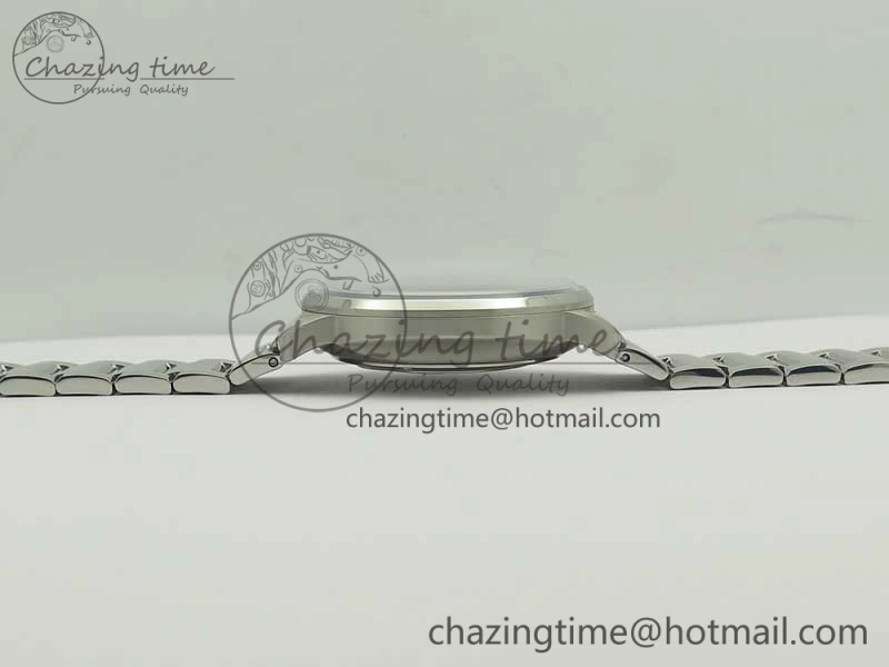 Commander Big Date SS OXF Gray Dial on SS Bracelet A2824