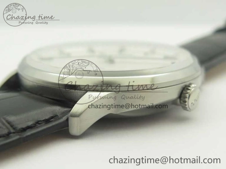 Commander Big Date SS OXF White Dial on Black Leather Strap A2824