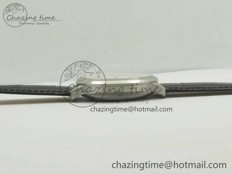 Commander Big Date SS OXF White Dial on Black Leather Strap A2824