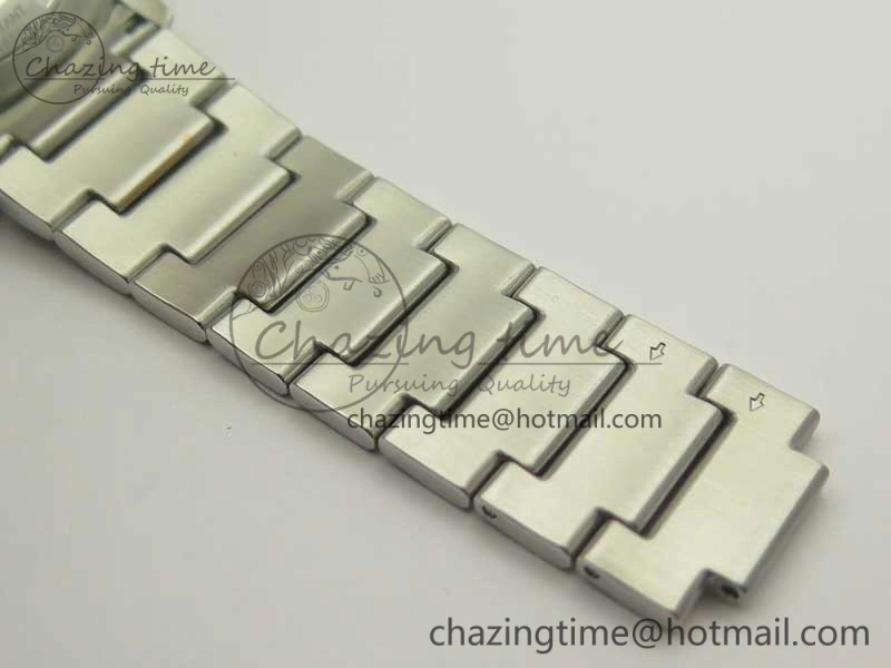 Commander Big Date SS RG OXF White Dial on SS RG Bracelet A2824