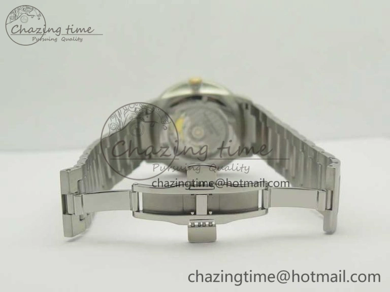 Commander Big Date SS RG OXF White Dial on SS RG Bracelet A2824