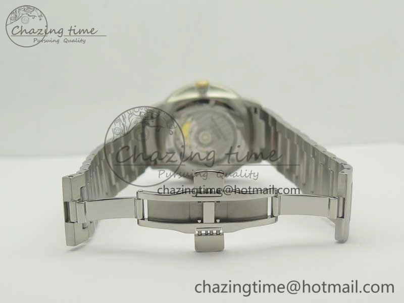 Commander Big Date SS RG OXF White Dial on SS RG Bracelet A2824