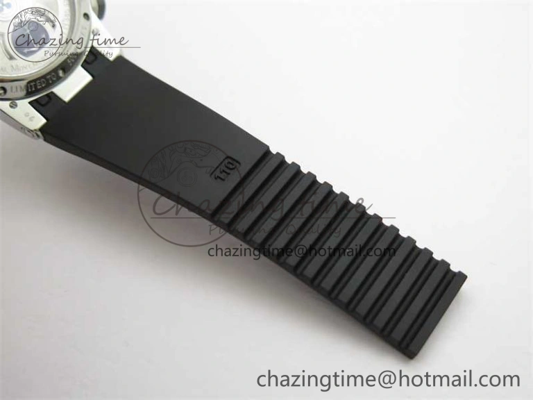 Executive El Toro SS 3EF 1:1 Best Edition Black Dial on Black Rubber Strap Asian UN-32