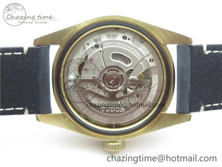 Heritage Black Bay Bronze Gray XF 1:1 Best Edition on Leather Strap A5612 (Free Nylon Strap)