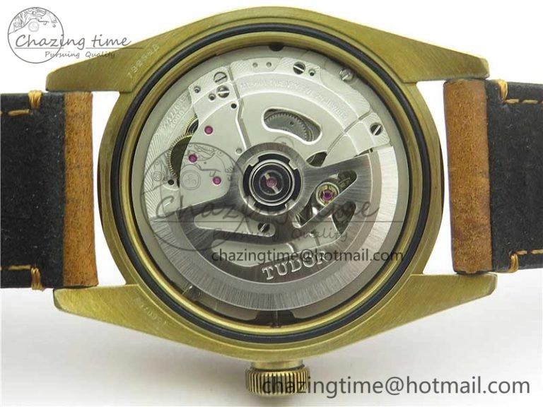Heritage Black Bay Bronze XF 1:1 Best Edition on Brown Leather Strap A5612 V5  (Free Nato Strap)