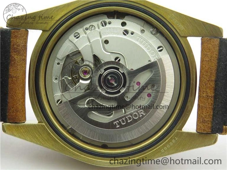 Heritage Black Bay Bronze XF 1:1 Best Edition on Brown Leather Strap A5612 V5  (Free Nato Strap)