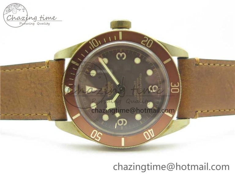 Heritage Black Bay Bronze XF 1:1 Best Edition on Brown Leather Strap A5612 V5  (Free Nato Strap)