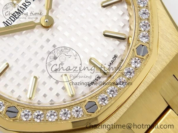 Lady Royal Oak 33mm 67651 Diamonds Bezel YG ZF 1:1 Best Edition White Textured Dial on YG Bracelet RONDA Quartz