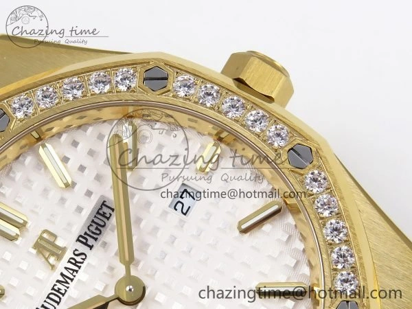 Lady Royal Oak 33mm 67651 Diamonds Bezel YG ZF 1:1 Best Edition White Textured Dial on YG Bracelet RONDA Quartz