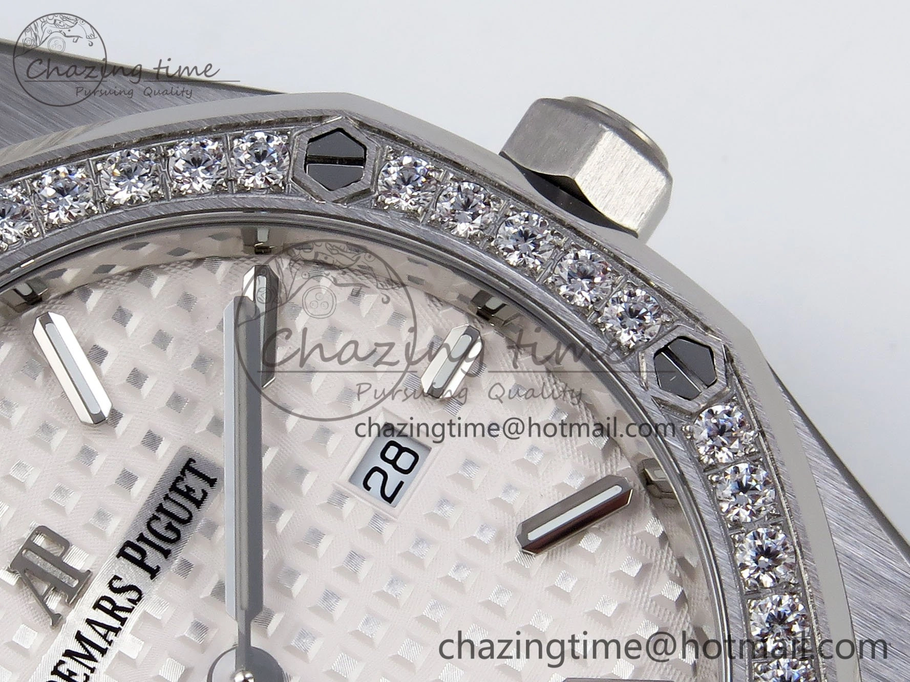 Lady Royal Oak 33mm 67651 Diamonds SS ZF 1:1 Best Edition White Textured Dial on SS Bracelet RONDA Quartz
