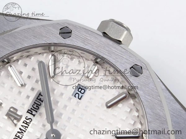 Lady Royal Oak 33mm 67651 SS ZF 1:1 Best Edition White Textured Dial on SS Bracelet RONDA Quartz
